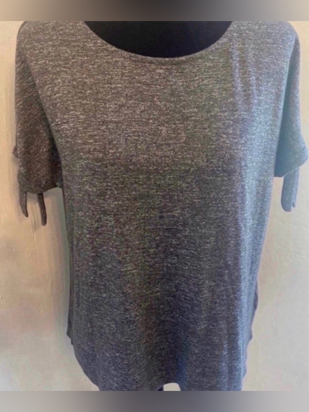 Women’s Heather Gray Short Sleeve Knit Top (Size L)